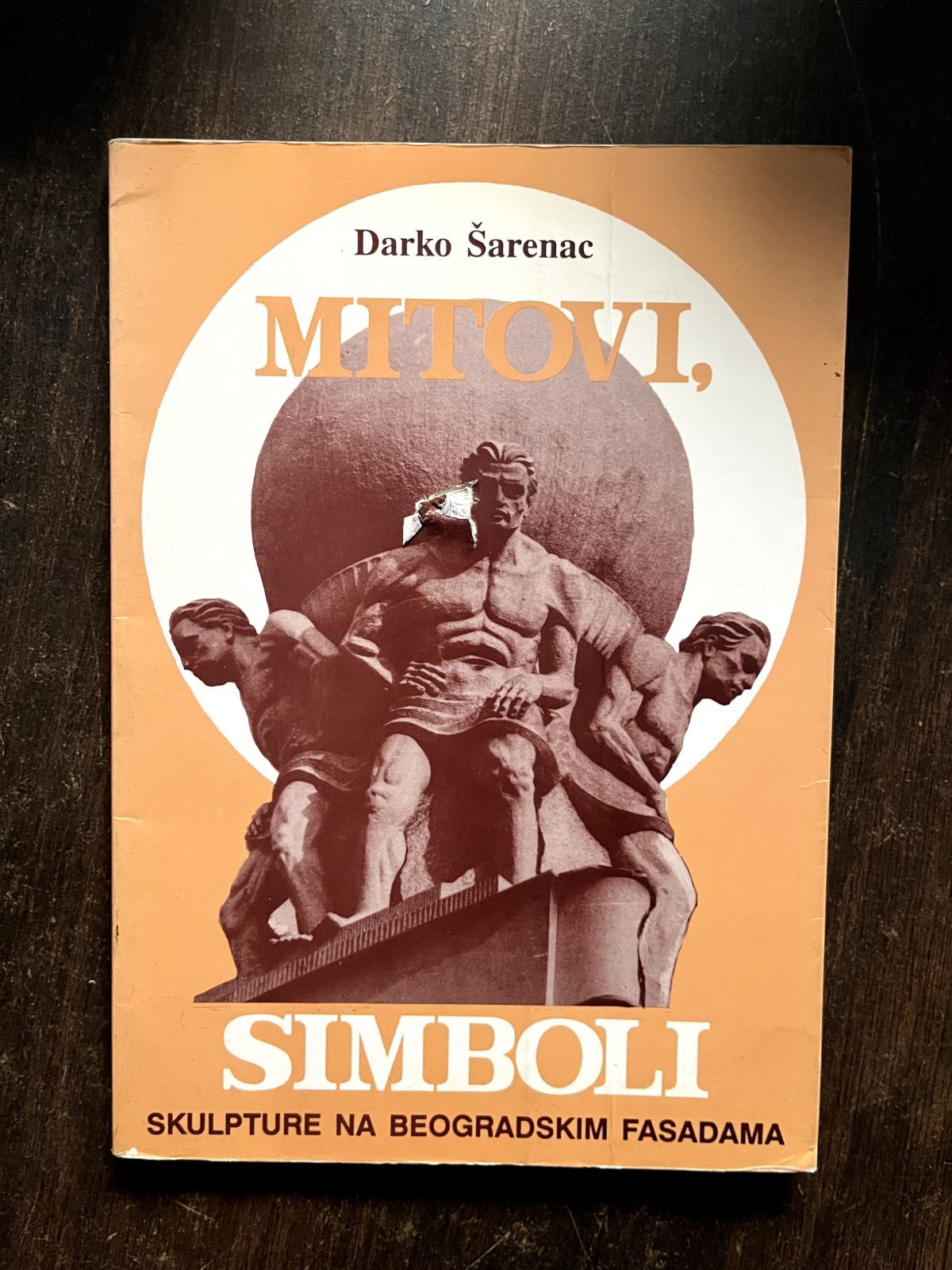 Mitovi, Simboli: Skulpture na beogradskim fasadama